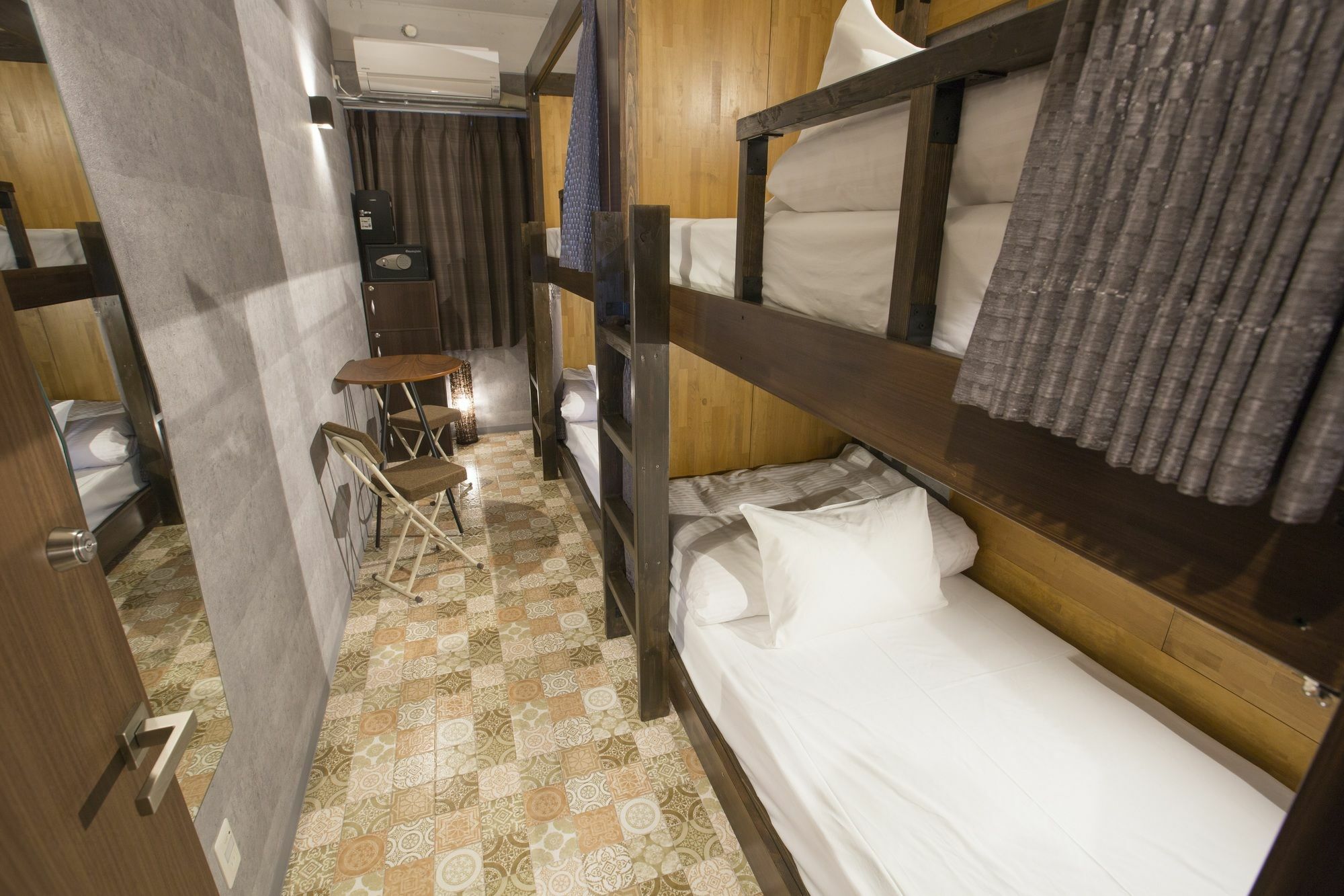 E-hostel Shinsaibashi